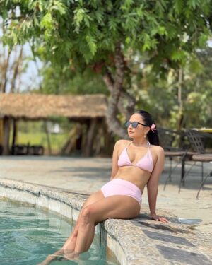 Malvika Subba Instagram - #sunkissed #tanned #pooltime
