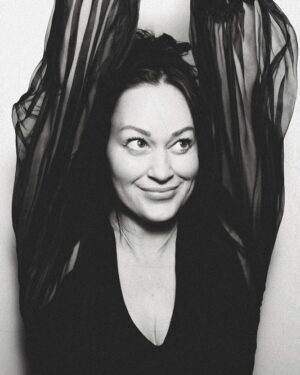 Mamrie Hart Instagram - Oh collagen? I simply hear the call o’ gin! 🏁 Made cocktails and new friends at the Supper Club for @createcultivate ✨ First time behind a bar in a decade. Honestly? It felt right.  And now I’m rightly in bed before midnight.