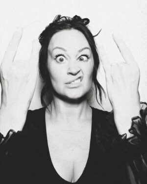 Mamrie Hart Instagram - Oh collagen? I simply hear the call o’ gin! 🏁 Made cocktails and new friends at the Supper Club for @createcultivate ✨ First time behind a bar in a decade. Honestly? It felt right.  And now I’m rightly in bed before midnight.