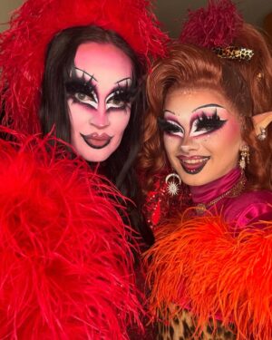Mamrie Hart Instagram - Do not adjust your screens. Yes, that’s me serving snatched cunty alien courtesy of my favorite wood nymph(omaniac) @upuntil.dawn ‼️ OBSESSED ‼️ Both with the look and Dawn!! if you wanna watch the transformation and just listen to us & @gracehelbig yap it up… there’s a YouTube vid on Dawns channel. Should this be my every day look??