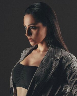 Mariam Hassan Instagram - ♠️🤍

📸 @danielsalib_photography 💛
#mua @makeup_rashakhalaf
#blackandwhite