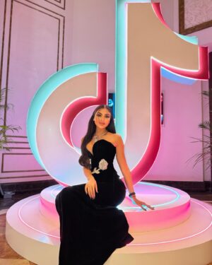 Mariam Hussein Instagram - TikTok awards 🎗️🏆🥇

Dress : @adamaris.official
Glam : @rivalsalon
