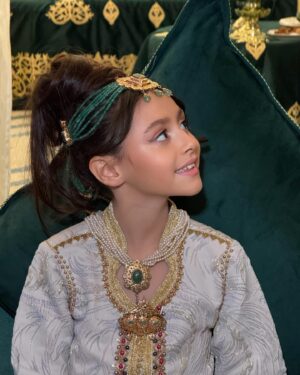 Mariam Hussein Instagram - "ليلة الحنة في المغرب، تقليد عزيز يحتفل به كل عام في ليلة 27. كانت فرصة مميزة لي أن أحتفل بتجهيز الحناء لابنتي، مشاركًا معها سعادتها. استمتعنا بحفل مغربي رائع، بأجواء جميلة وقفطان مغربي تقليدي. 💖✨#قفطان_النطع 🌿 #ليلة_الحنة #تقليد_مغربي #عائلة"

Special thanks for @hassna_designs 
Thank you best band @abdol3issawi_03
📸@shadi.taghlibi
Glam @laurancebeautysalon