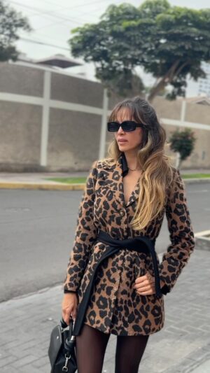 Maricris Rubio Instagram - El animal print para mí es prácticamente un neutro por eso vale la pena invertir en la prenda que te guste , este blazer lo tengo hace 1000 años y hoy solo le puse el cinturón para darle otro toque , les gustó? 😬#ootd #grwm #moda #otoño #animalprint #lookdodia