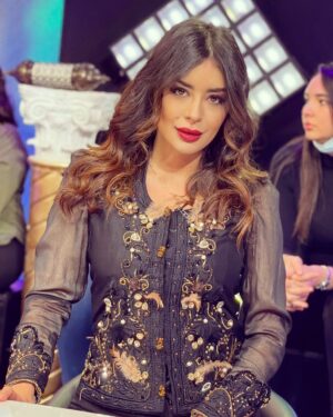 Maroi Bouchoucha Instagram - Rendez-vous ce soir sur @eldjazairia_one ❤️ #الجزائرية_شو 🥰 tenue signée @karim_petit_paris_creation ❤️