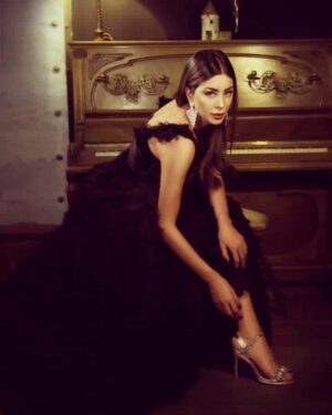 Maroi Bouchoucha Instagram - @elenaofficiel_ @azhar.production ❤️🔥