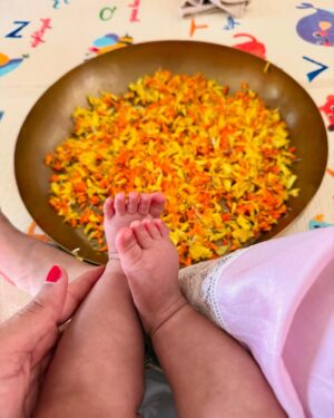 Masaba Gupta Instagram - 🌸🌼🪻 Matara’s first फूलों वाली होली ( with a side of kadhi chawal, aloo bhindi, with chane aur mirch ka achaar ofcourse ) happy holi everyone! Please eat atleast 3 plates of chaat today.
