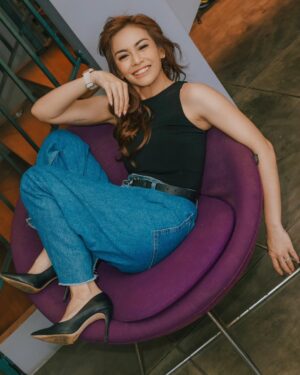 Masayu Anastasia Instagram - malem mingguuuuu… 
ngacunggg yg lagi mlm mingguan sm pasangan 😜🥰

mblo.. sabar ya mblo 😔
•
💄 : @gintingsmakeup 
📸 : @andrwphotos @andrwidi