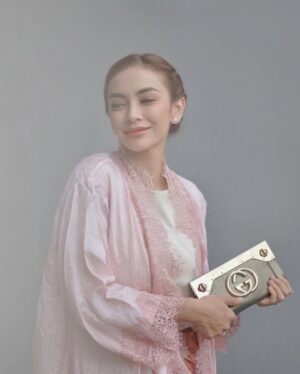 Masayu Anastasia Instagram - Perempuan hebat adalah…. ( bolehhh di isi yaa 😊 )
•
💄 : @gintingsmakeup 
📸 : @andrwidi @andrwphotos
