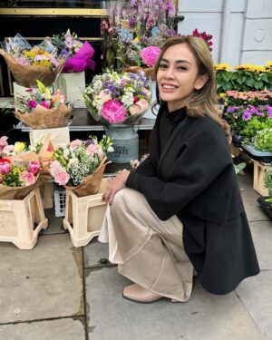 Masayu Anastasia Instagram - Jadilah seperti bunga yang tetap cantik meski dikelilingi oleh duri.