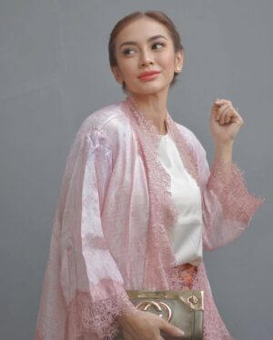 Masayu Anastasia Instagram - Perempuan hebat adalah…. ( bolehhh di isi yaa 😊 )
•
💄 : @gintingsmakeup 
📸 : @andrwidi @andrwphotos