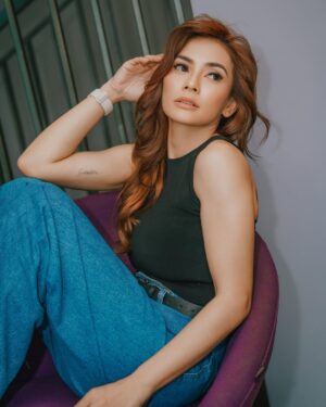 Masayu Anastasia Instagram - OMG ! it’s weekend awready 🫢🫢
have a great weekend y’all ❤️
•

💄: @gintingsmakeup 
📸 : @andrwphotos @andrwidi