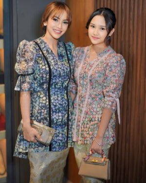 Masayu Anastasia Instagram - Mother & Daughter @samarraanaya 🤍💫
•
💄 : @gintingsmakeup 
📸 : @andrwphotos @andrwidi