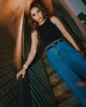Masayu Anastasia Instagram - OMG ! it’s weekend awready 🫢🫢
have a great weekend y’all ❤️
•

💄: @gintingsmakeup 
📸 : @andrwphotos @andrwidi