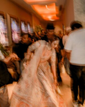 Masayu Anastasia Instagram - Daripada cuma dengerin cerita orang, mending dateng dan nonton yuk! 
Ayo, ajak teman, saudara, tetangga, gebetan, pacar, keluarga, semuanya dateng ke bioskop dan nonton film Melukis Harapan di Langit India! Siap-siap dibuat terpesona, tertawa, dan terharu. Jangan sampai ketinggalan!

#FilmMHLI #MHLI
#melukisharapandilangitindia 

💄: @gintingsmakeup 
👗: @leroshboutique 
📸 : @andrwphotos @andrwidi