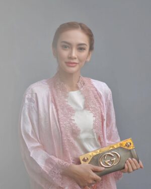 Masayu Anastasia Instagram - Perempuan hebat adalah…. ( bolehhh di isi yaa 😊 )
•
💄 : @gintingsmakeup 
📸 : @andrwidi @andrwphotos