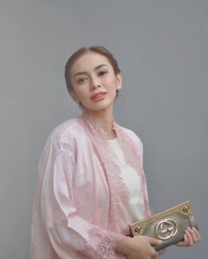 Masayu Anastasia Instagram - Perempuan hebat adalah…. ( bolehhh di isi yaa 😊 )
•
💄 : @gintingsmakeup 
📸 : @andrwidi @andrwphotos