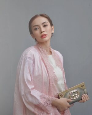 Masayu Anastasia Instagram - Perempuan hebat adalah…. ( bolehhh di isi yaa 😊 )
•
💄 : @gintingsmakeup 
📸 : @andrwidi @andrwphotos