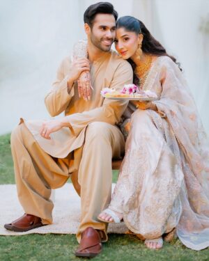 Mawra Hocane Instagram - The ‘ very married ‘ eid ✨🤍🥲🌙 Alhumdulillah 

#mawraameerhogayi 

میری حسین عید ✨
@haseensofficial 

#MeriHaseenEid #HaseensOfficial

💄 @yasmiinekhn 
📸 @omgmoods