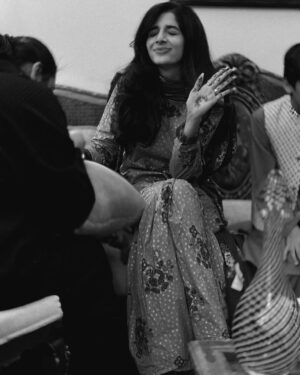 Mawra Hocane Instagram - Chand mubarakkkkkk 🌙✨✨✨
Twinning with my MIL 
Vibing with my SIL
Surrounded by friends and family, couldn’t get a picture with everyone but I looove all of u soooo much ♥️♥️♥️♥️♥️♥️♥️ 

Have a beautiful Eid you all!!!!!! X