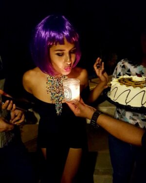 Mayella Lloclla Instagram - Cada cumpleaños 🎈 es un viaje en el tiempo, un álbum de recuerdos que me recuerda lo afortunada que soy. Desde las risas de mi infancia hasta las celebraciones de hoy, cada año es un regalo 🎁 . Agradezco a mi familia, mi roca y mi refugio, por cada abrazo y cada sonrisa. Agradezco la salud, el motor que me impulsa a vivir cada día con plenitud. Y a todas esas almas que se han cruzado en mi camino, gracias por las lecciones, por los momentos compartidos, por ser parte de mi historia.