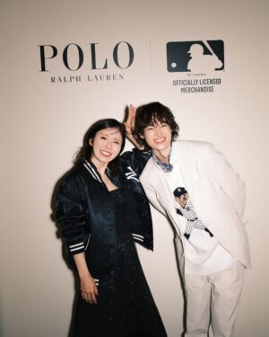 Mayu Matsuoka Instagram - サテン生地のスタジャンが
ドレスアップさせてくれた
幸福な時間

開幕おめでとうございます🤍

愛する生徒さんにも会えて…🤍

#Poloralphlauren
#mlbtokyoseries
#pr