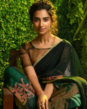 Meenakshi Chaudhary Instagram - ✨🦚🍃

Photography: @deepaksurya.fotografia
Stylist: @kalyanik666
Outfit: @issadesignerstudio
Jewellery: @sholdsherni
Brand management: @elevateadvertisingindia
Styling team: @gnan_u_ @aksharamahi7
Make up : @makeuphairbyrahul 
Hair : @chinnisrinu_stylist