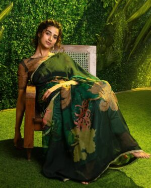Meenakshi Chaudhary Instagram - ✨🦚🍃

Photography: @deepaksurya.fotografia
Stylist: @kalyanik666
Outfit: @issadesignerstudio
Jewellery: @sholdsherni
Brand management: @elevateadvertisingindia
Styling team: @gnan_u_ @aksharamahi7
Make up : @makeuphairbyrahul 
Hair : @chinnisrinu_stylist