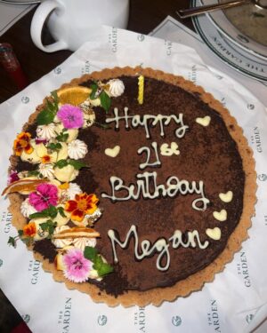 Megan Domani Instagram - Birthday dinner with loved ones🧸
