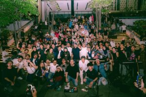 Melly Goeslaw Instagram - Federasi Serikat Musisi Indonesia (FESMI) menutup rangkaian acara "Asik, Hari Musik" Aktivitas Musik Edisi Spesial Hari Musik Nasional 2025 di Anjungan Sarinah, Jakarta semalam (13/3) dengan keseruan dan kehangatan.

Sebanyak delapan singer & songwriter independen unjuk kebolehan. Selain itu para pengurus dan anggota yang hadir di acara ini ikut menampilkan karya mereka seperti Marcell Siahaan , Melly Goeslaw, Once Mekel, Kadri Mohammad, Candra Darusman, Febrian 'HIVI!', Arsy Widianto, dan Dbatlayar.

Seminggu sebelumnya, tanggal 7 Maret 2024 telah diselenggarakan Music Clinic sebagai bagian dari program edukasi, dengan menghadirkan sejumlah pakar industri musik dalam tema Song Production dan Live Performance Production yang diikuti oleh 200 peserta.
•
#fesmiaum