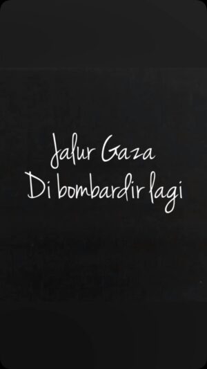 Melly Goeslaw Instagram - Gaza di bombardir lagi 😭
Gaungkan terus berita Palestina , jangan kendor , jangan melempem.
•
Doakan dan support terus saudara2 kita disana , InsyaAllah masih bisa menikmati Ramadhan dan Idul Fitri seperti kita disini 😭
•
Update terus berita ttg Gaza melalui akun @eye.on.palestine 
•
Cc @bksapdpr @mardanialisera @asmanadia @friendsofpalestine.indo @fauzibaadilla__ @teretorialteam @bellafawzi_