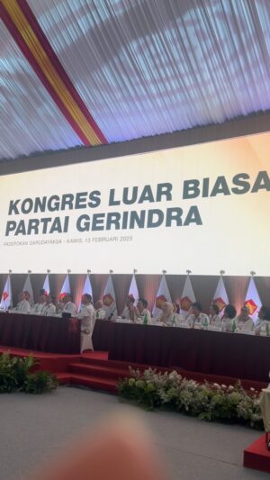 Melly Goeslaw Instagram - Rapimnas & Kongres partai Gerindra 
•
Padahal udah sering ketemu bapak @prabowo tapi tetep aja pas ketemu lagi,  deg degan sekaligus girang bangeeet , sehat sehat terus ya pak 🙏🏻
Kami terus bersama bapak
•
@gerindra @fraksipartaigerindra 
#rapimnas
#gerindra