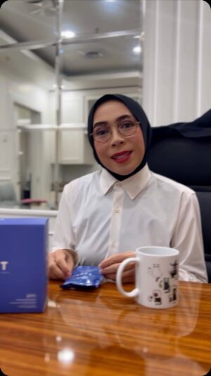 Melly Goeslaw Instagram - Yuuuk order Sherat nya @menahealthid.official untuk pengganti sarapan atau makan malam , biar gak endut, terbuat dari ubi yang pasti enak banget rasanya 😍
•
Tersedia juga di Soppee dan Toko Pedia 
•
#menahealth