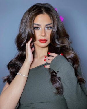 Menna Arafa Instagram - When in doubt, wear red lipstick ❤️❤️❤️
.. 
makeup by @makeupmariamfaroukk_ ❤️
Hair by @silviahairstyling ❤️