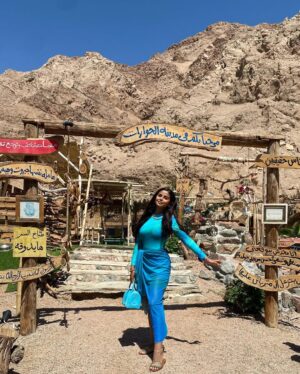 Menna Arafa Instagram - مرحباً بكم في مدينة الحوارات! @villaecolodge 
.
Location @villaecolodge 🙌🏻
Swimsuit @hadiaghaleb.com 💙