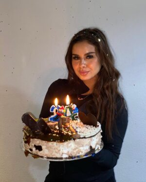 Menna Arafa Instagram - And the birthday celebration continues…🎂
Thank you to all my friends and family for celebrating me and being in my life🤍 i had a great birthday this year 🥰
.. 
and special thanks to my great team for making this BD shoot so special ❤️
📸 @muhamedahmedphotography 
Decoration @ballonella9 
MUA @mirnamagdymakeupartist 
Hair by @alfredandmina 
Corset @emmastudio
