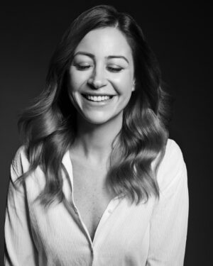 Menna Shalabi Instagram - Dear fellow women... Never tie your self-worth and self-confidence to things or people. Create your own positive affirmations. It isn’t selfish to love and be kind to yourself. 🤍
⠀
Photographer: @batoolaldaawi ⠀
@blowcreativestudio ⠀
Stylist: @yasmineeissa ⠀
Make up: @donia_sedky ⠀
Hair: @ahmed__mounir ⠀
Celebrity Management: @mad_solutions