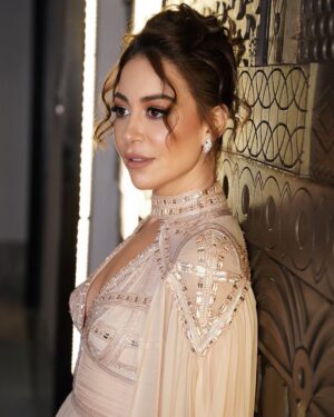 Menna Shalabi Instagram - ليلة فنية استثنائية وعالمية في الإبهار وحب الفن .. 
شكرًا للمستشار تركي آل شيخ على الدعوة الكريمة والمتعة والجمال وشكر كبير لحضرتك وفريقك على المجهود الجبار
@turkialalshik @joyawards.official 

وشكرًا للـ Glam Team ✨

Styling: @mohamedashraff
Dress: @zuhairmuradofficial 
Jewelry: @bulgari 
Makeup: @manargamilmakeupartist @charlottetilburyarabia 
Hair: @hema.hairstyle