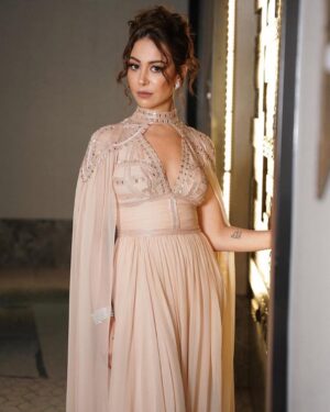 Menna Shalabi Instagram - ليلة فنية استثنائية وعالمية في الإبهار وحب الفن .. 
شكرًا للمستشار تركي آل شيخ على الدعوة الكريمة والمتعة والجمال وشكر كبير لحضرتك وفريقك على المجهود الجبار
@turkialalshik @joyawards.official 

وشكرًا للـ Glam Team ✨

Styling: @mohamedashraff
Dress: @zuhairmuradofficial 
Jewelry: @bulgari 
Makeup: @manargamilmakeupartist @charlottetilburyarabia 
Hair: @hema.hairstyle