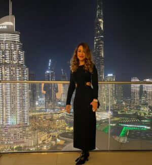 Menna Shalabi Instagram - Last week in #Dubai for the #UAE 🇦🇪 Premiere of @menaglzeko 🦌💞 @reelcinemas شكراً على حسن الاستقبال وكرم الضيافة 🥰 

Thank you @addresshotels @addressfountainviews for the warm welcome and hospitality 🤍