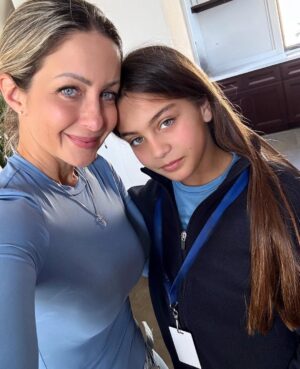 Milena Torres Instagram - Kiki y Mamá 💞 

Lo que tiene de linda lo tiene de pícara 🤩 mi niña, parece pintada con un pincel 🥹