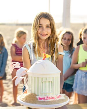 Molly Sims Instagram - Scar’s Bungalow > San Vicente Bungalows 😉 my girl is hitting the DOUBLE DIGITS 🎂🥳