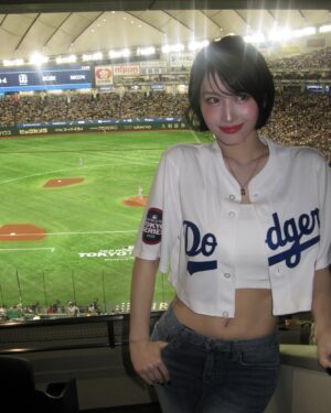 Momo Hirai Instagram - .
MLBで初めてMISAMOで始球式をさせていただきました🤍
貴重な経験できて嬉しかったです⚾️🤍

#MLBTokyoSeries