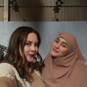 Mouni Bouallam Instagram - Merci Saadia ❤️🥹quand le comédien incarne un personnage qu’il aime 😍.
تعلمت منك نكون المرأة  الحنينة علي عائلتها والمكافحة رغم الظروف 💔
#بنات_المحروسة