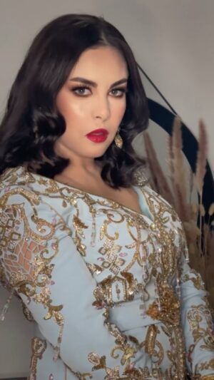 Mouni Bouallam Instagram - Shooting pour l’adorable actrice @mouni_bouallam 
Makeup & hair : @la_touche_de_maroua 
Dress : @royaumemariee
