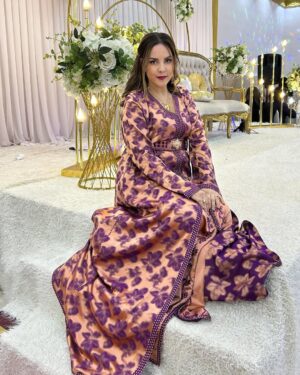 Mouni Bouallam Instagram - My first in 2025 
ومع مرور السنين صرت أشبهك كثيرا ياحبيبتي رحمة الله عليك ❤️

Caftan : @ines_caftan ❤️