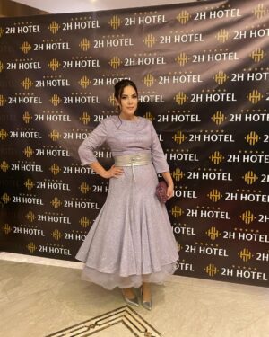 Mouni Bouallam Instagram - من حفل أختتام مهرجان واهران للفيلم العربي .هذا المهرجان المهم للسينما تلجزائرية والعربية يعود بعد غياب 6 سنوات
شكرا للقائمين علي المهرجان علي رأسهم السيد المحافظ عبد القادر جريو 
تمنياتي  بداوم المهرجان وتحيا السينما 😍

Merci à ma chérie @boutiquesoniabareche  pour la magnifique robe 😍
Je tiens à remercier également ma chérie @leglamchic.official pour son makeup et travail de qualité 😍