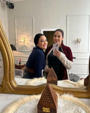 Mouni Bouallam Instagram - سعدية ولين 💔 خيانة صداقة 🥹
#بنات_المحروسة 
@bnat_elmahroussa_officiel