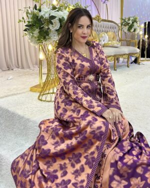 Mouni Bouallam Instagram - My first in 2025 
ومع مرور السنين صرت أشبهك كثيرا ياحبيبتي رحمة الله عليك ❤️

Caftan : @ines_caftan ❤️