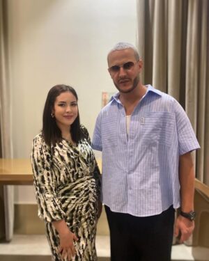 Mouni Bouallam Instagram - Un honneur d’avoir été invité par l’ambassadeur  Monsieur Said Moussi  pour célébrer avec fierté notre 62ème anniversaire d’indépendance 🇩🇿avec mes amis et compatriotes à Paris 
Tahya eldjazayer 💪🇩🇿❤️😍
@djsnake @sherazade.laoudedj 
@ramzi.zangacrazy @mimouni.amiine